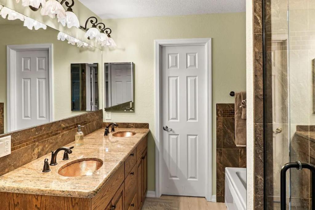 Spacious W Sedona 4 Bedroom Contemporary House! エクステリア 写真