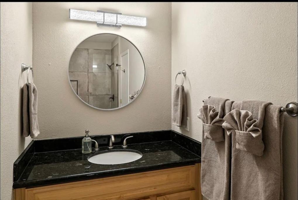 Spacious W Sedona 4 Bedroom Contemporary House! エクステリア 写真